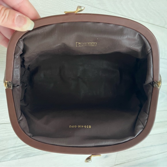 Vintage Gucci Clutch with rare monogram and kiss lock - Picture 16 of 17